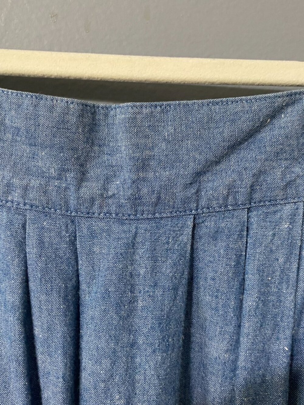 Vintage 1980s Denim Look Midi/Tea Length Skirt | Size 6 Petite |Pockets - Picture 7 of 9
